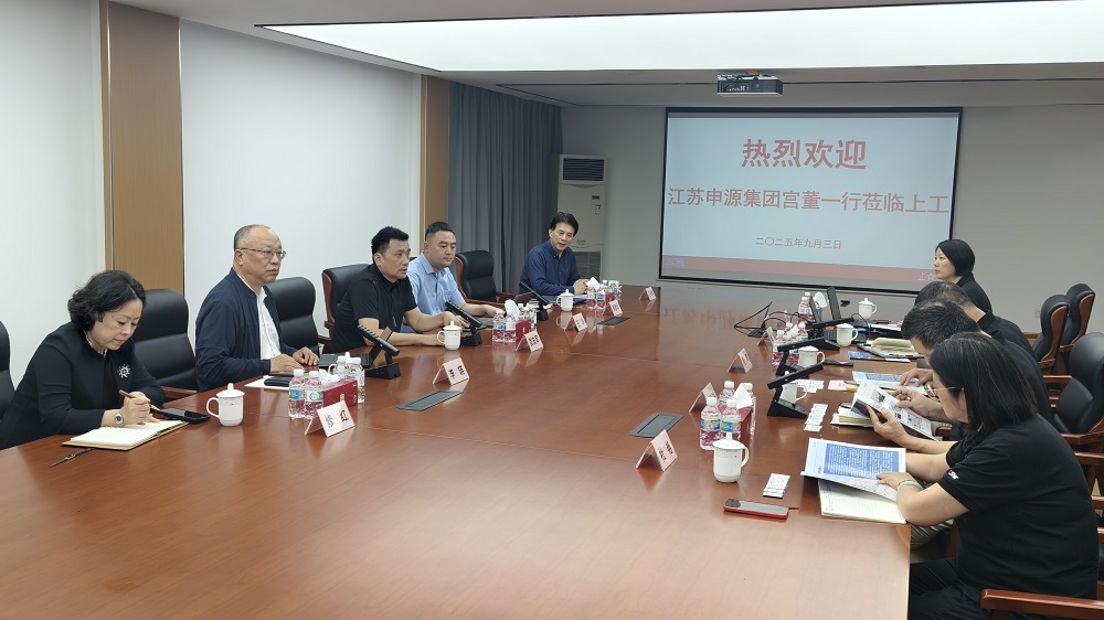 9月，宫友军董事长率队赴上海工具厂调查互换